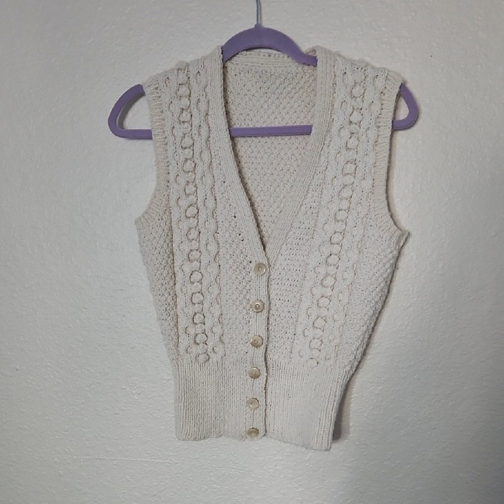 Elegant Cream Cable Knit Sweater Vest Size S.